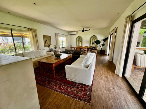 Venta Casa Colinas De Carrasco. Barrios Privados