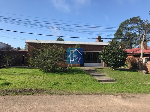 Casa En Venta, Playa Mansa, Punta Del Este- Ref: 976