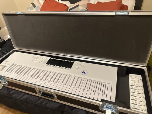 Komplete Kontrol S61 (+ Case) Retrospective Limited Edition (Usado)