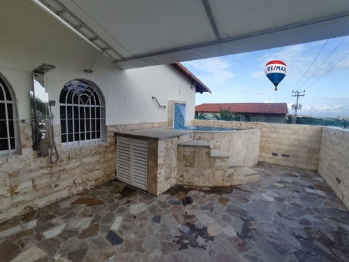 Imagen 16 de 20 de Re/max 2mil Vende Townhouse En Urb. Manantiales Los Robles