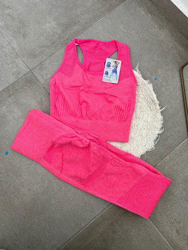 Conjunto Deportivo Top Calza Larga Frunce Levanta Cola