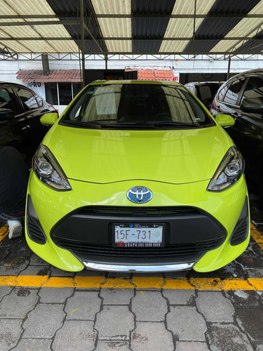 Imagen 2 de 12 de Toyota Prius Prius C Premium