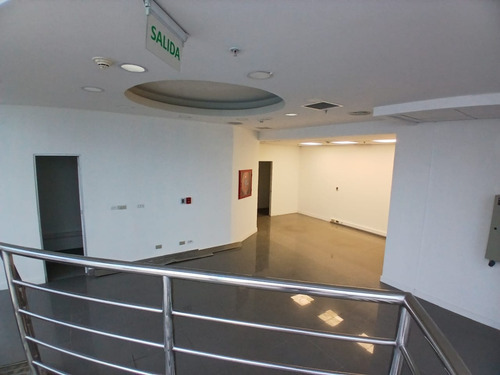 Excelente Local De 148m2 Con Una Exposición Única