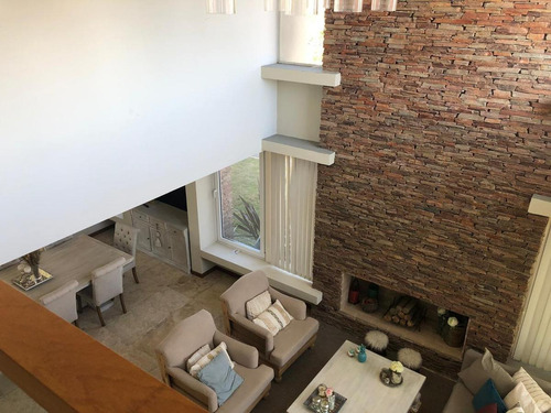 Excelente Casa Moderna En El Barrio Los Alisos