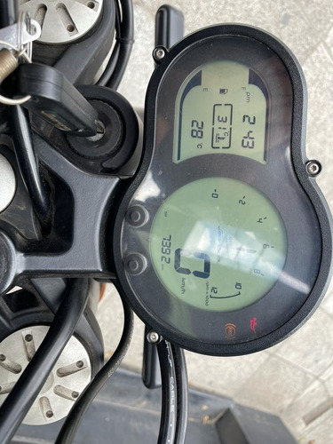 Imagen 11 de 16 de Benelli Leoncino 500