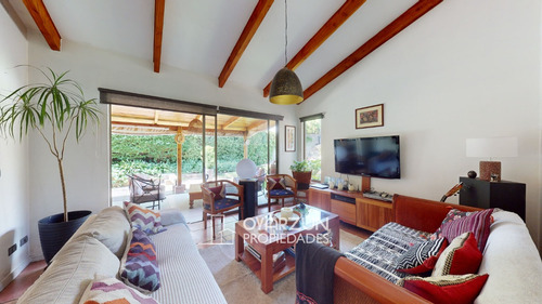 Se Vende Casa De 4 Dormitorios 4 Baños Terreno De 498 Mts2.