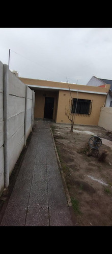 Casa En Venta - 2 Dormitorios 1 Baño - 200mts2 - Florencio Varela