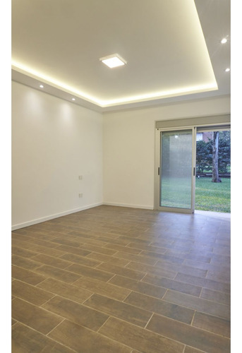 Casa De 3 Dormitorios Con Cochera, Galería Y Piscina