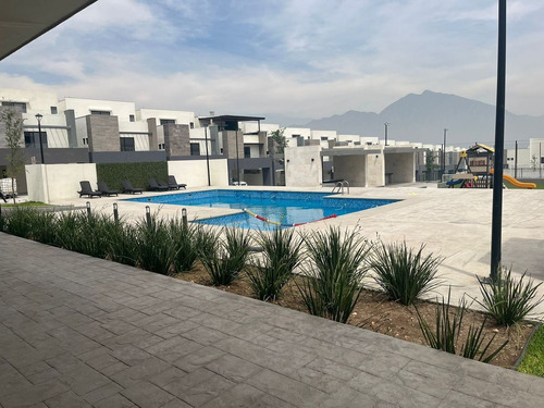 Casa En Venta En Avenida De Leones En Monterrey Nuevo León