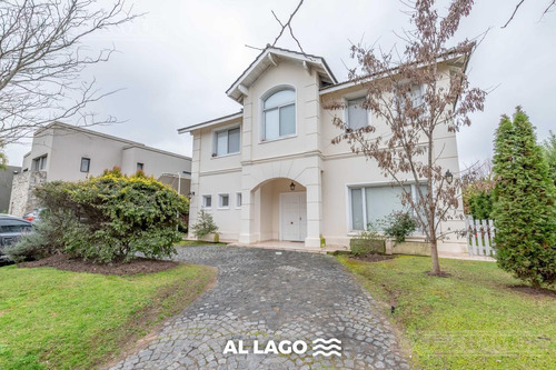 Casa A La Laguna, Con 3 Dormitorios En Venta  En  Las Glorietas-nordelta