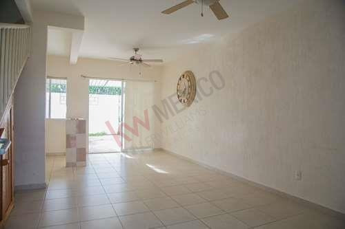 Imagen 4 de 23 de Casa En Venta - Los Olivos - Playa Del Carmen - Q. Roo - Doble Filtro De Seguridad - Privada Con Alberca