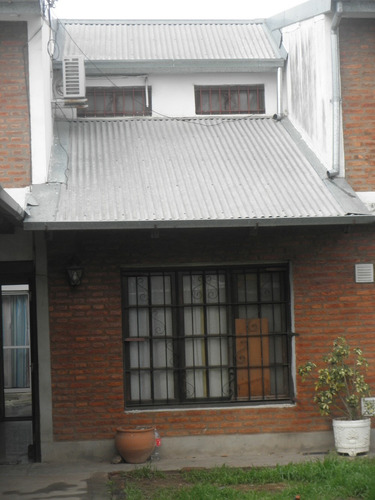 Vendo Casa Amplia Chubut 1145 - Escritura Al Día - 2 Pisos