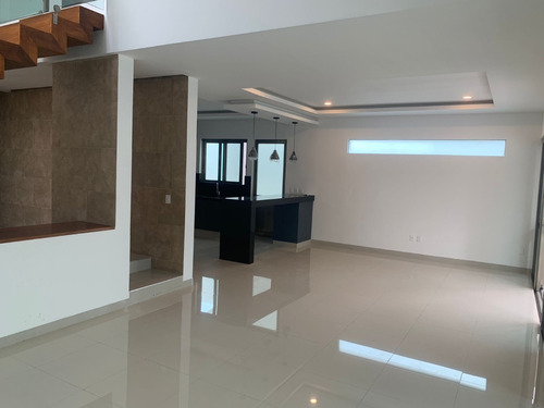 Casa En Venta En Residencial Cumbres