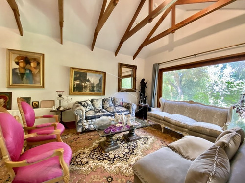 Sitio De 1600 M2, Una Casa Llena De Detalles Y Encanto