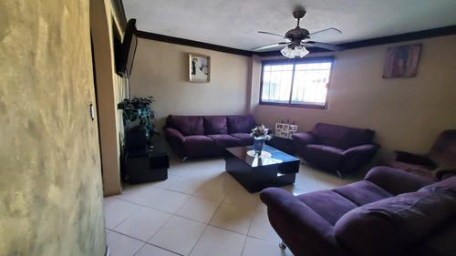 Inversión Con Doble Propósito: Casa + Salón De Fiestas, Calle Cardenales, Col. Parque Residencial Coacalco, Ecatepec, Edo. Méx.
