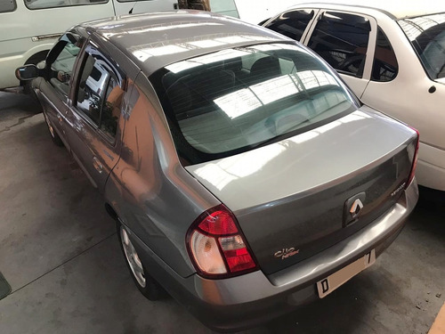Clio Sedan Privilège 1.6 Flex Completo