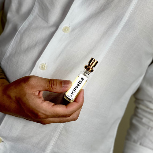 Kyphi Ele Perfume Masculino De Bolso Amadeirado Marcante Intenso Fixação Intensa Sacratu 9 Ml