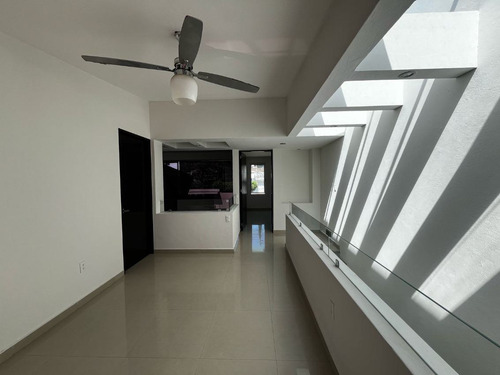 A Unas Cuadras De Plaza Galerías - Roq-1302-cc