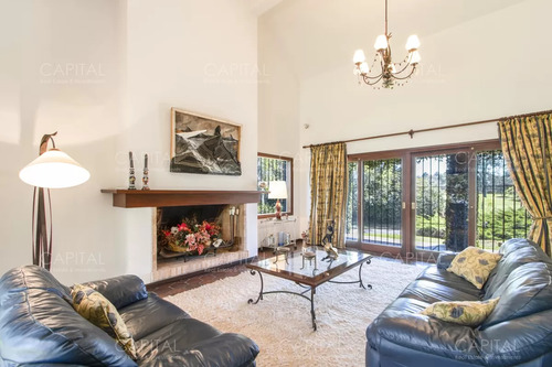 Espectacular Casa En Venta En Golf, Punta Del Este.