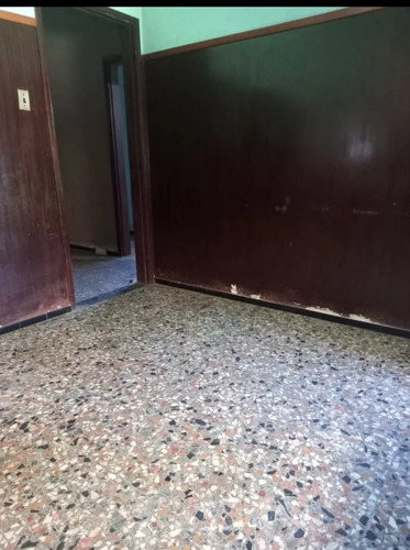 Vende Preciosa Casa 2 Dorm, Amplio Terreno Y Local Comercial