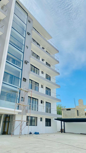 Amplio Apartamento De Venta Primer Nivel Urb Thomen Santiago