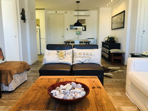 Apartamento En Alquiler En La Peninsula, De 2 Dormitorios, 2 Baños, Cocina Integrada, Living-comedor.-ref:2273