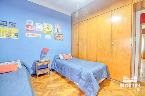 Casa De 4 Ambientes En Martínez Con Cochera Jardín Terraza Y Playroom.