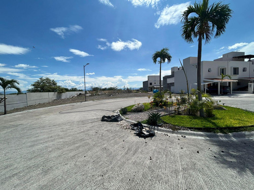 Terreno Plano En Venta. Fracc. Aiyana, Xochitepec, Morelos