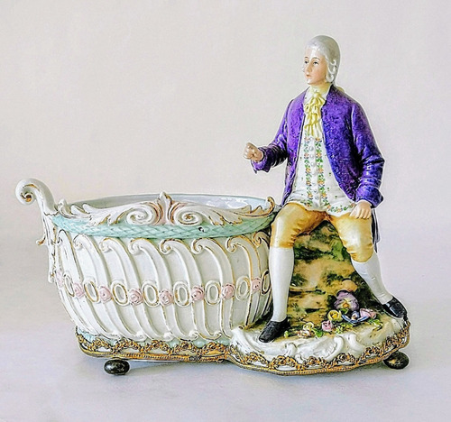  Antigua Figura De Caballero De Porcelana Alemana Numerada