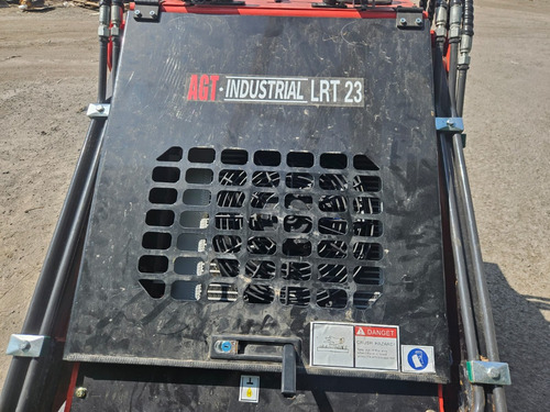 Minicargadora Lrt23