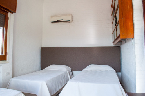 Casa En Las Sierras De Carlos Paz · Con Pileta Y Cochera · Patio · Luminoso · Vista A Carlos Paz · Venta
