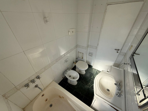 Alquiler Depto. 2 Ambientes Con Patio Exclusivo Y Balcón - Contrafrente - Recoleta