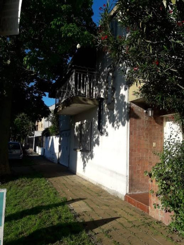 Imagen 2 de 11 de Permuta - Casa Tipo Ph De 4 Ambientes En Venta - Castelar Norte