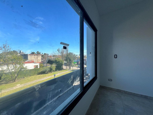 Venta Duplex 2 Amb Con Terraza Y Cochera. Financia