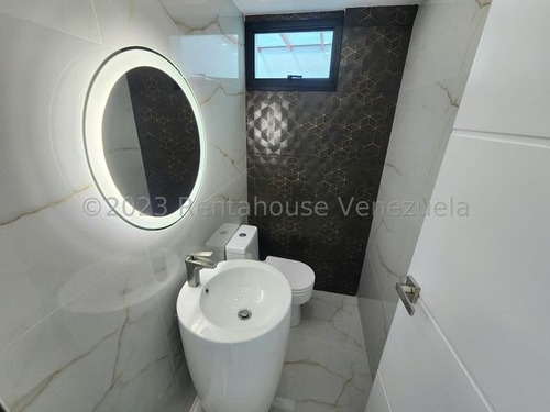 450m2 En Colinas De Bello Monte, Actualizada Y Remodelada, Piscina, Jardin, Vista Espectacular, Mls#24-5518