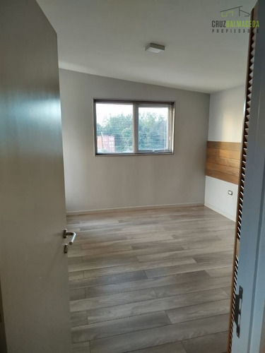 Casa Con Vista Al Mar, 2d Y 1b En Amplio Terreno De 2.500 M2