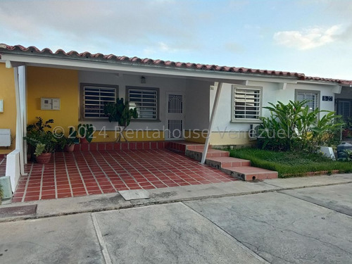  Casas En Venta En Cabudare En Zona De La Ribereña Cuenta Con Vigilancia 24/7, Maletero, Cocina Moderna, Jardin Privado, Tanque Subterraneo 3000 Lts,  2 P E  Cubierto. Ey