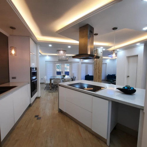 Imagen 5 de 10 de Yohandys Castillo Vende Town House En San Diego Country Clud
