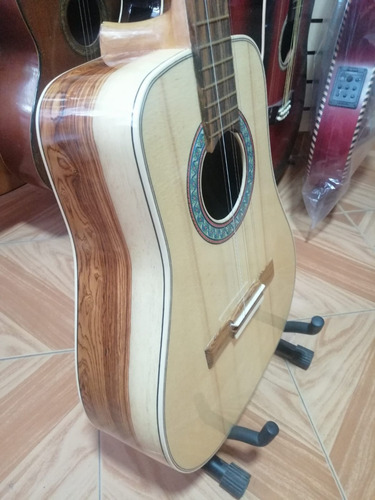 Imagen 1 de 3 de Tres Cubano Acústico De Palo Escrito
