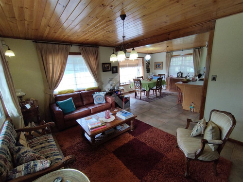 Casa En Venta De 4 Dorm. En Algarrobo