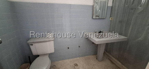Amplia Casa En Venta - Urb. El Llanito.