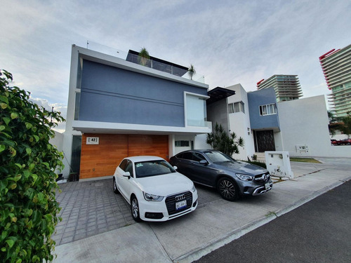 Vendo Casa En Centro Sur, Claustros De Las Misiones, Roof Garden, 3 Niveles