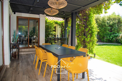 Casa En Arriendo De 5 Dorm. En Las Condes