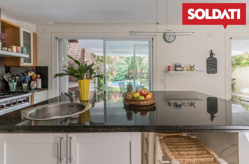 Venta - Casa 6 Ambientes - Coghlan