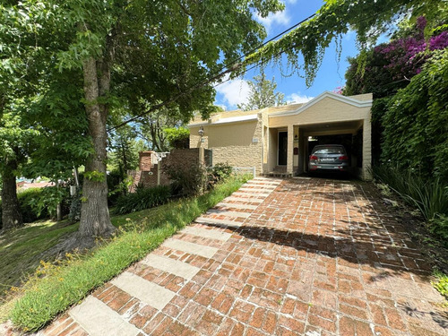 Colonia - Venta Casa De 3 Dormitorios Y Parque A Metros De Rambla Costanera