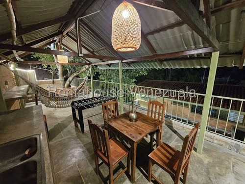 Agp Moderna Casa En Venta En Lomas De Chuao, Con Hermosa Áreas Sociales 25-21600 Ys