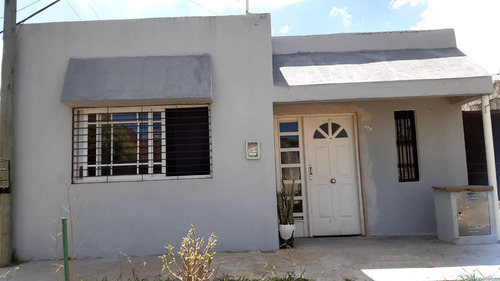 Casa En Venta - 2 Dormitorios 1 Baño - Cochera - 200mts2 - San Nicolás De Los Arroyos