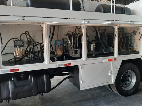 Imagem 13 de 25 de Volkswagen 15-180 2012 4x2 Comboio Urso Completo Operacional