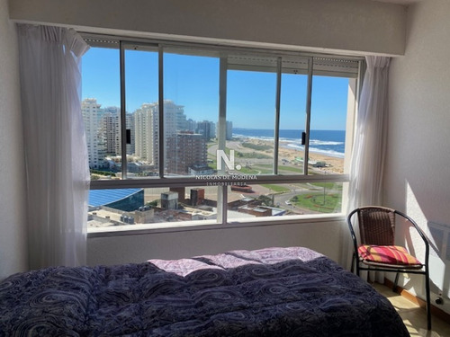Apartamento En Playa Mansa A 1 Cuadra Del Mar Y A Dos De La Playa Brava-ref:556