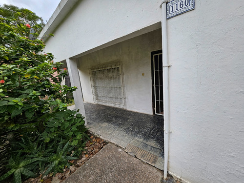 Venta Casa 2 Dormitorios Nuevo París Con Cochera